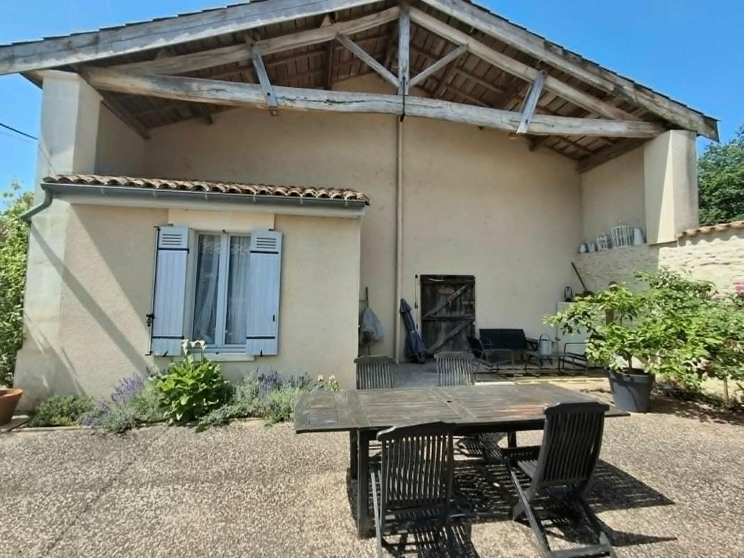 SAINT-AUBIN-DE-BLAYE Maison en pierre rénovée de 180 m² - 5 chambres, piscine et dépendance 17