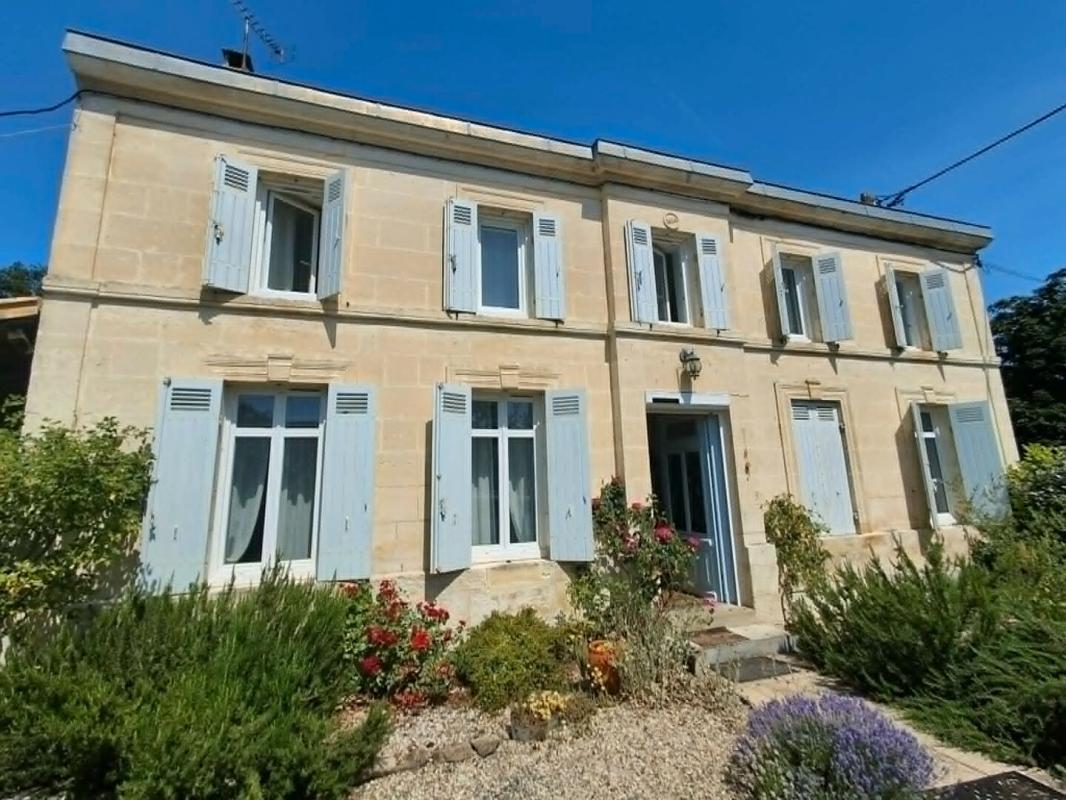SAINT-AUBIN-DE-BLAYE Maison en pierre rénovée de 180 m² - 5 chambres, piscine et dépendance 18
