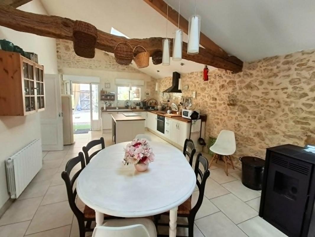 SAINT-AUBIN-DE-BLAYE Maison en pierre rénovée de 180 m² - 5 chambres, piscine et dépendance 3