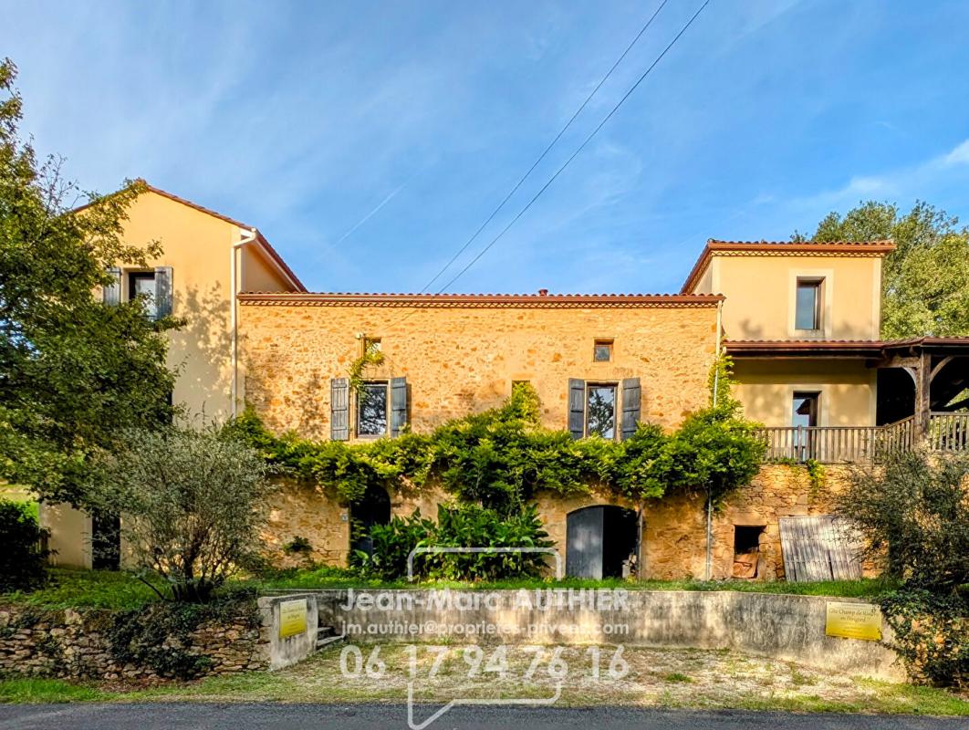 BELVES Propriété de charme, 212 m2, 6 chambres, piscine chauffée sur 6774 m2 de jardin 4