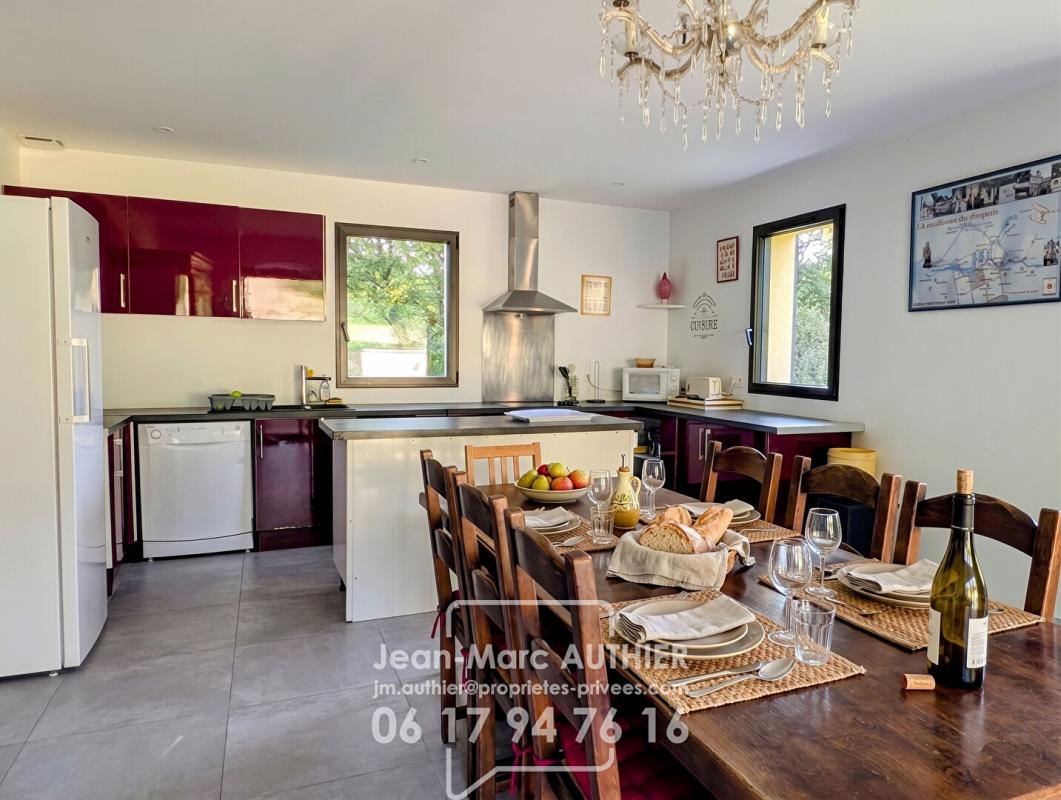 BELVES Propriété de charme, 212 m2, 6 chambres, piscine chauffée sur 6774 m2 de jardin 8