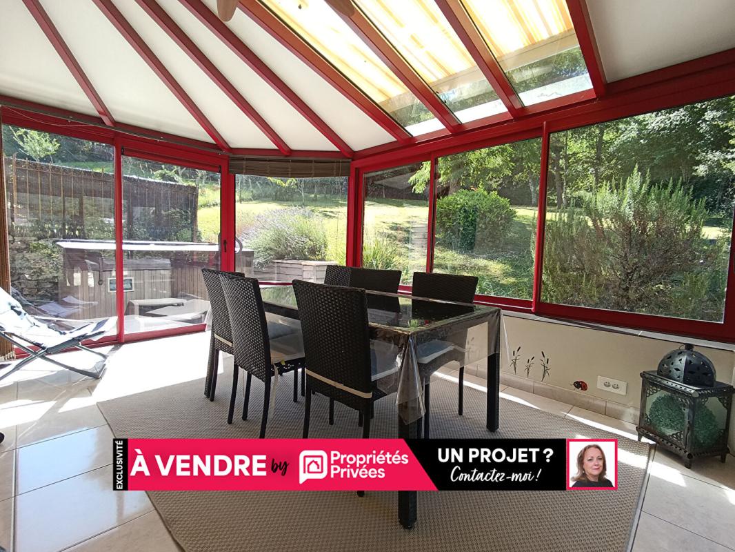 BOUSSIERES BOUSSIÈRES - À seulement 15 minutes de Besançon Maison de caractère au calme - Véranda chauffée, terrasse , 2 garages 2