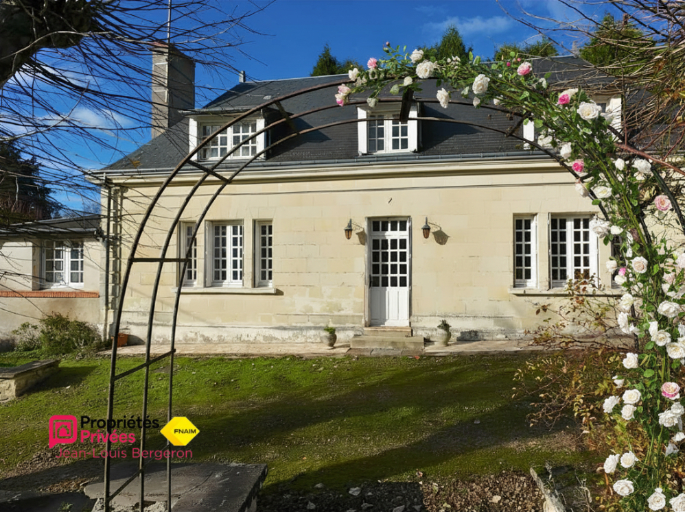 LUYNES Propriété de charme .Maison bourgeoise en tuffeau, dépendance XVII, parc paysager 1