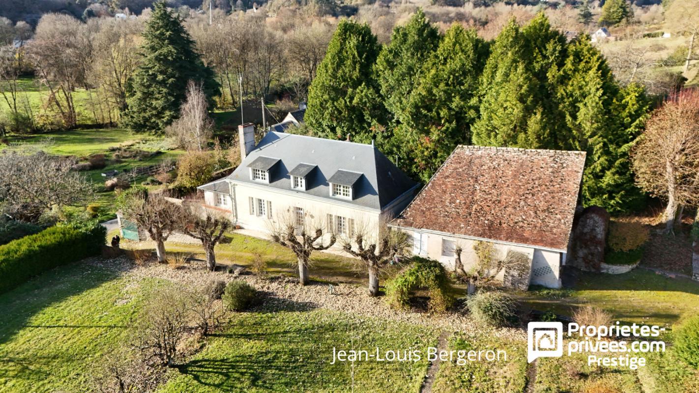 LUYNES Propriété de charme .Maison bourgeoise en tuffeau, dépendance XVII, parc paysager 2