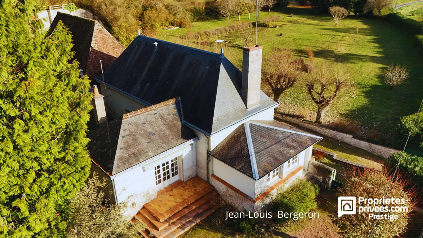 LUYNES Propriété de charme .Maison bourgeoise en tuffeau, dépendance XVII, parc paysager 3