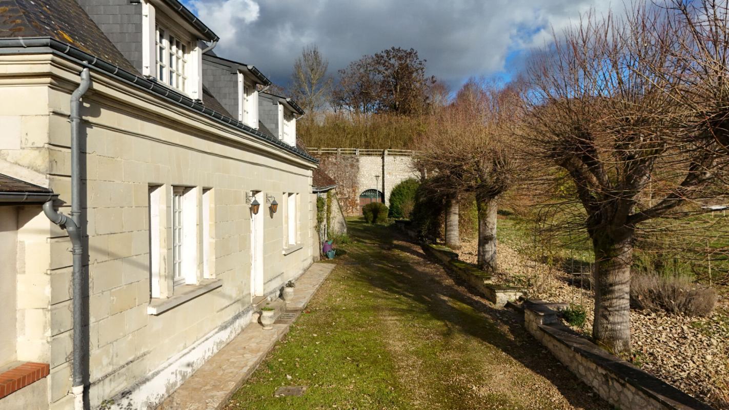 LUYNES Propriété de charme .Maison bourgeoise en tuffeau, dépendance XVII, parc paysager 4