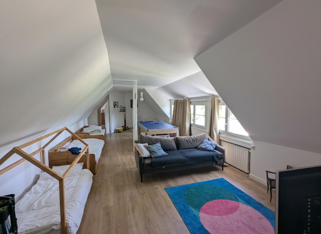 LE FAVRIL Longère d'environ 185m2 rénovée avec goût sur parcelle de 1068m2 12