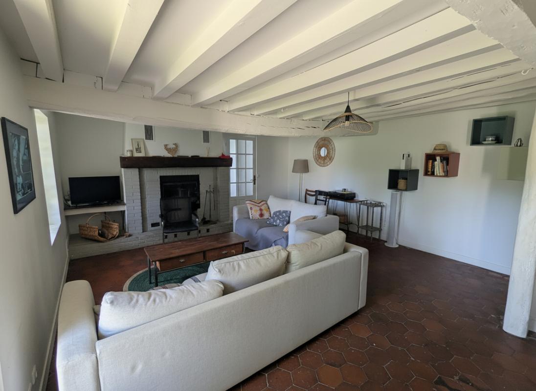 LE FAVRIL Longère d'environ 185m2 rénovée avec goût sur parcelle de 1068m2 6
