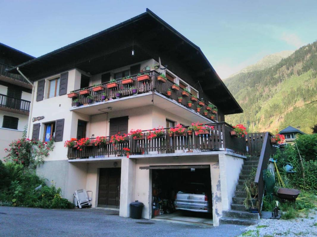 CHAMONIX-MONT-BLANC Chamonix - Chalet rare proche centre-ville avec vue exceptionnelle Mont-Blanc et Aiguille du Midi 1