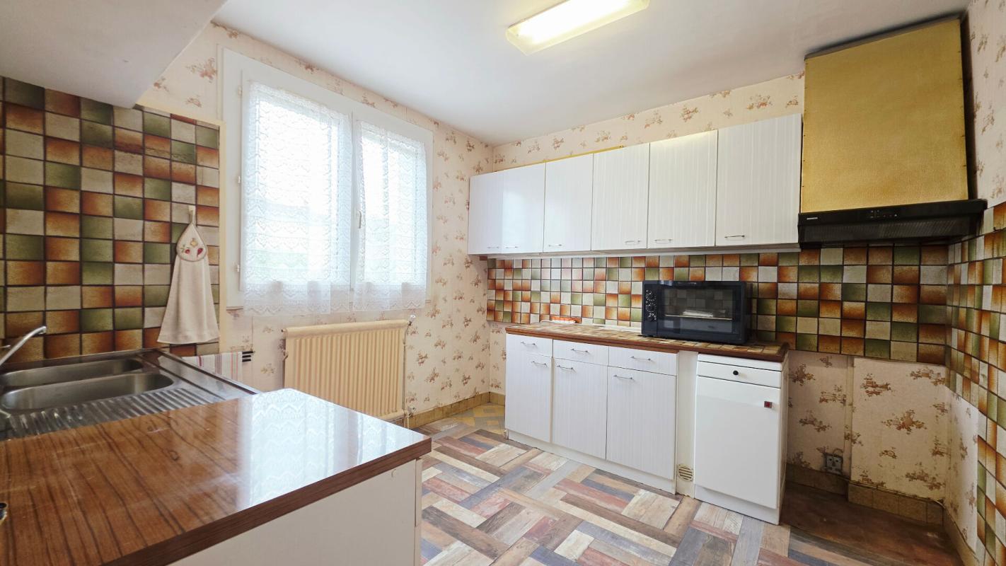 BOURGES BOURGES MAISON 83M² 4 PIECES 3 CHAMBRES SOUS-SOL GARAGE JARDIN 7
