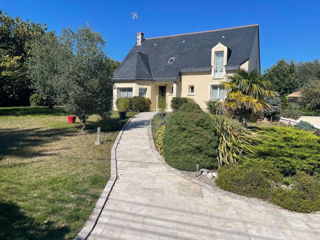 NEUILLE Maison Neuillé 7 pièce(s) 170 m2 1