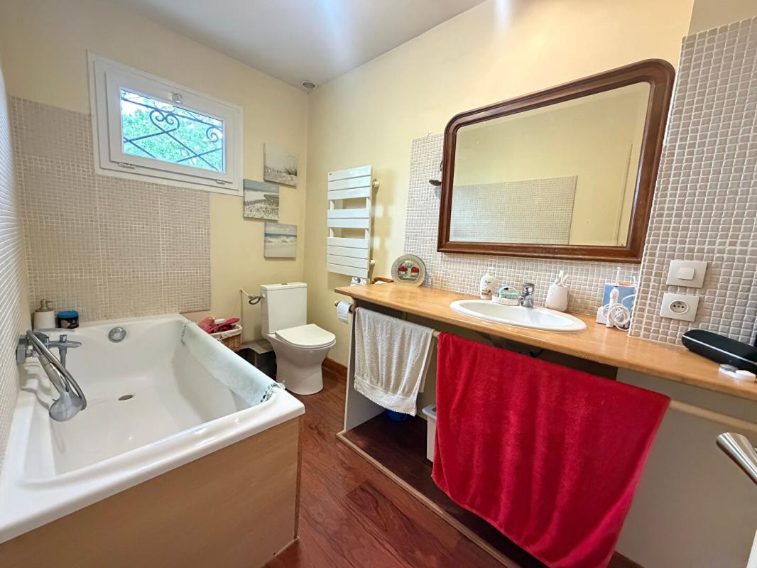 OZILLAC Maison Ozillac -159M2 - 4 CHAMBRES - GRAND JARDIN - PRIX 246750 HAI 10