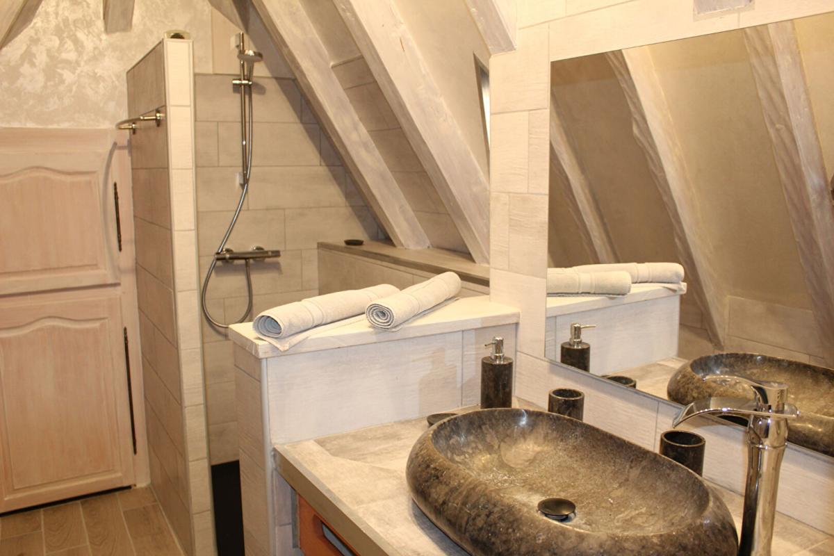 SAINTE-ALVERE Propriété en pierre, avec un gite, une piscine, des dépendances, sur un terrain proche de trois hectares 14