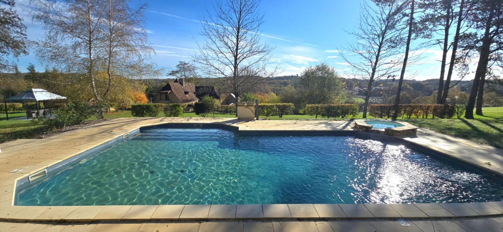 SAINTE-ALVERE Propriété en pierre, avec un gite, une piscine, des dépendances, sur un terrain proche de trois hectares 7