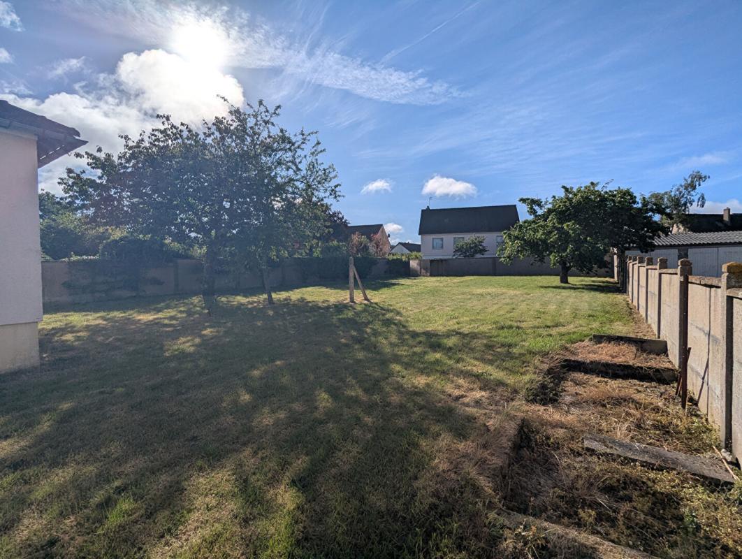 LA LOUPE Propriété sur sous-sol total d'envrion 62m2 2 chambres parcelles 805m2 10