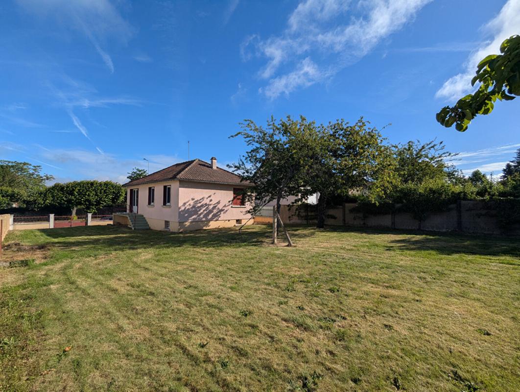 LA LOUPE Propriété sur sous-sol total d'envrion 62m2 2 chambres parcelles 805m2 11