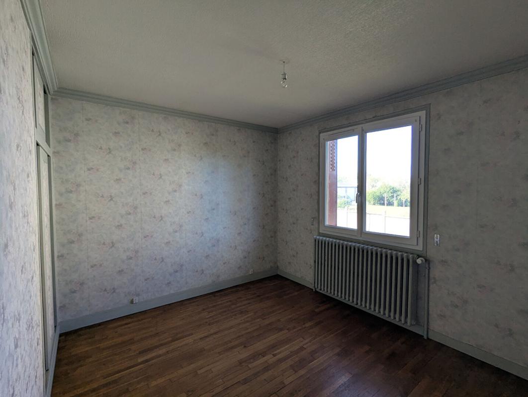 LA LOUPE Propriété sur sous-sol total d'envrion 62m2 2 chambres parcelles 805m2 8