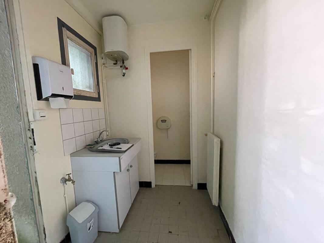 MONTARGIS LADON - MURS COMMERCIAUX LIBRES 79 m² 6
