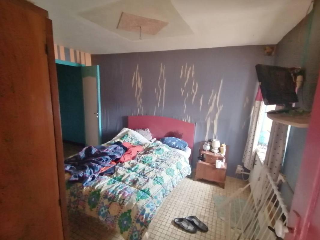 LE MENIL-SCELLEUR 61320 LE MENIL SCELLEUR , Fermette longère à restaurer, 70 m2 environ, 1 chambre, PRIX 32 990 honoraires 13,76% inclus à la charge de l'acquéreur, soit 29 000 hors honoraires 12