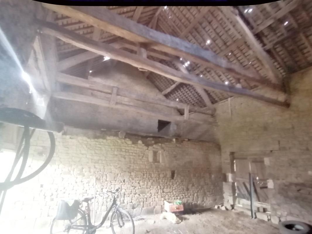 LE MENIL-SCELLEUR 61320 LE MENIL SCELLEUR , Fermette longère à restaurer, 70 m2 environ, 1 chambre, PRIX 32 990 honoraires 13,76% inclus à la charge de l'acquéreur, soit 29 000 hors honoraires 9