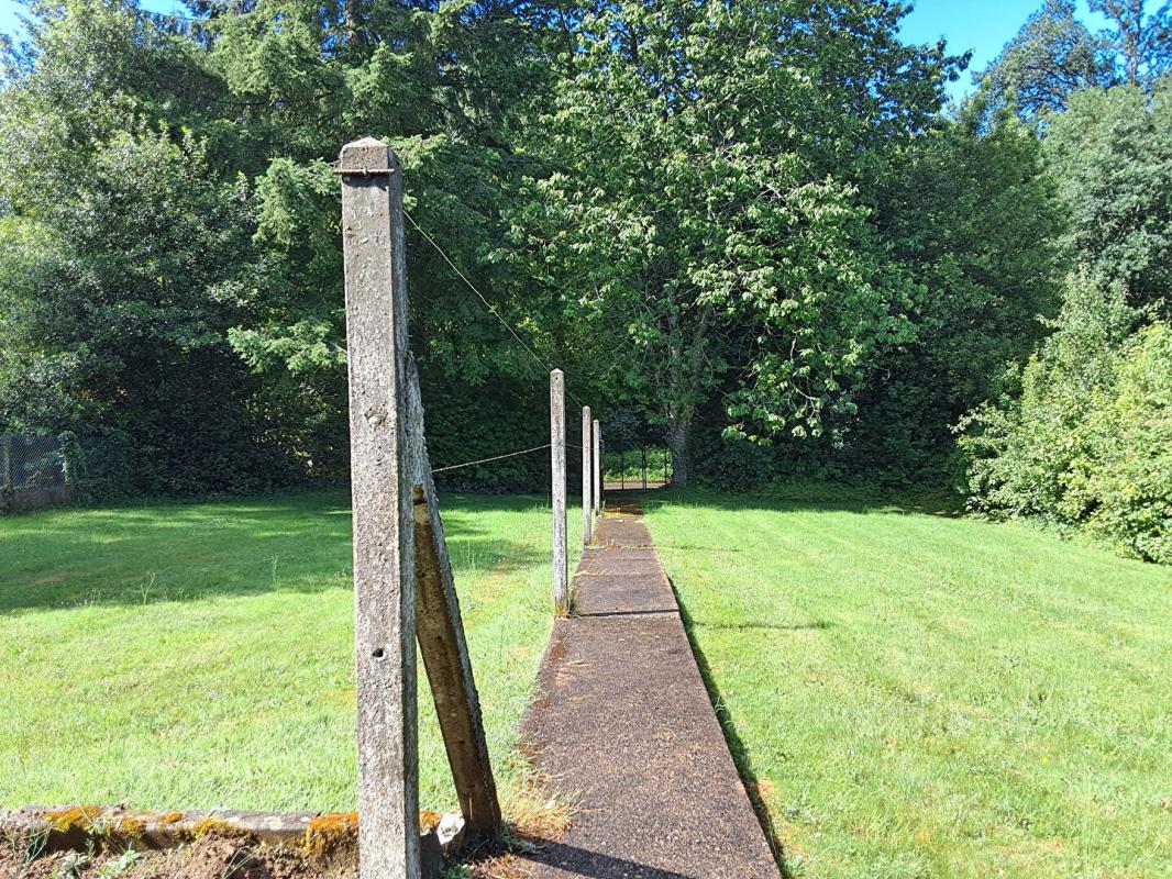 LANOUEE Maison des années 60 indépendante  sur un grand terrain à fort potentiel Aux portes de la forêt (Morbihan) 13
