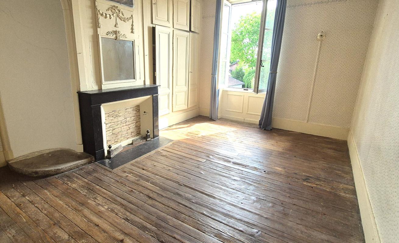 ECLARON-BRAUCOURT-SAINTE-LIVIERE Belle Maison Bourgeoise à Réhabiliter de 396 m² avec Cour, Caves, Chaufferie Gaz, Greniers, Dépendances et Terrain clos et paysager de 2147 m² 13