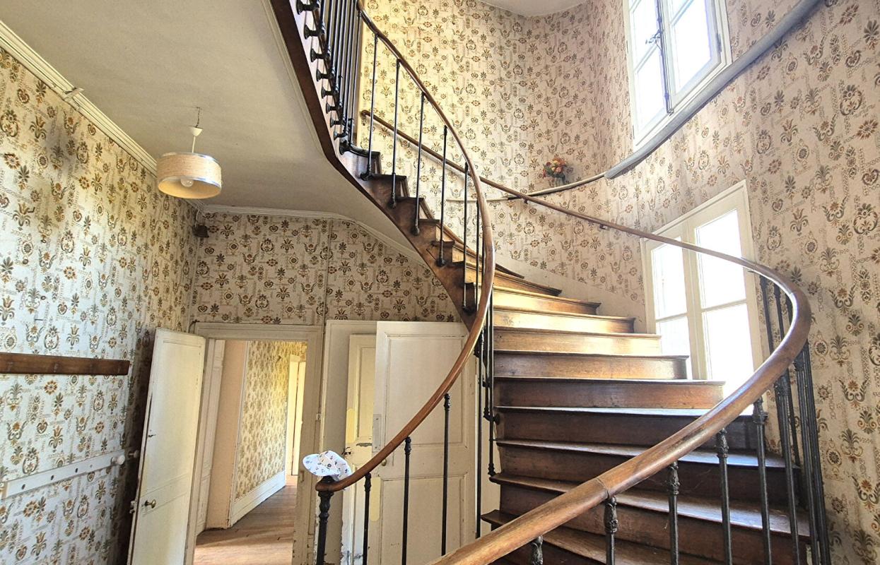 ECLARON-BRAUCOURT-SAINTE-LIVIERE Belle Maison Bourgeoise à Réhabiliter de 396 m² avec Cour, Caves, Chaufferie Gaz, Greniers, Dépendances et Terrain clos et paysager de 2147 m² 3