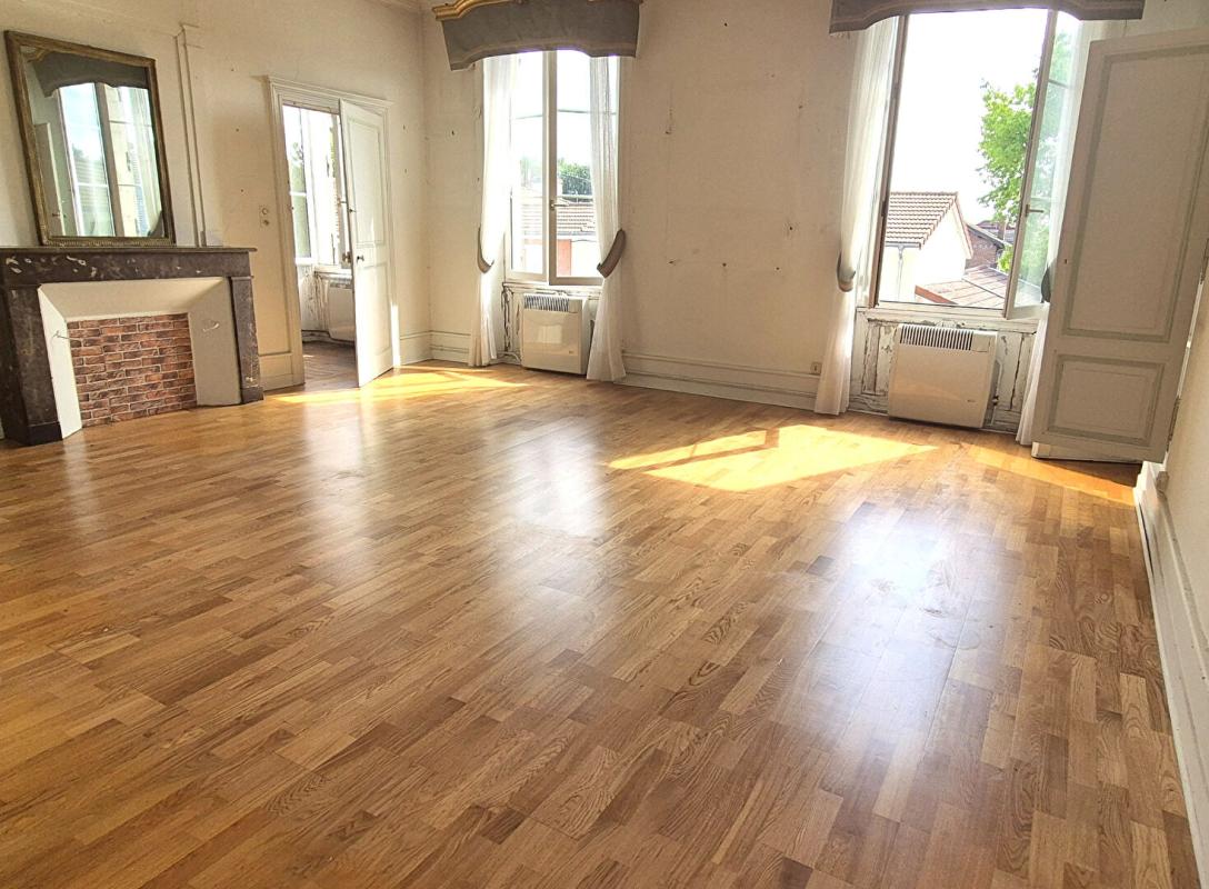 ECLARON-BRAUCOURT-SAINTE-LIVIERE Belle Maison Bourgeoise à Réhabiliter de 396 m² avec Cour, Caves, Chaufferie Gaz, Greniers, Dépendances et Terrain clos et paysager de 2147 m² 4