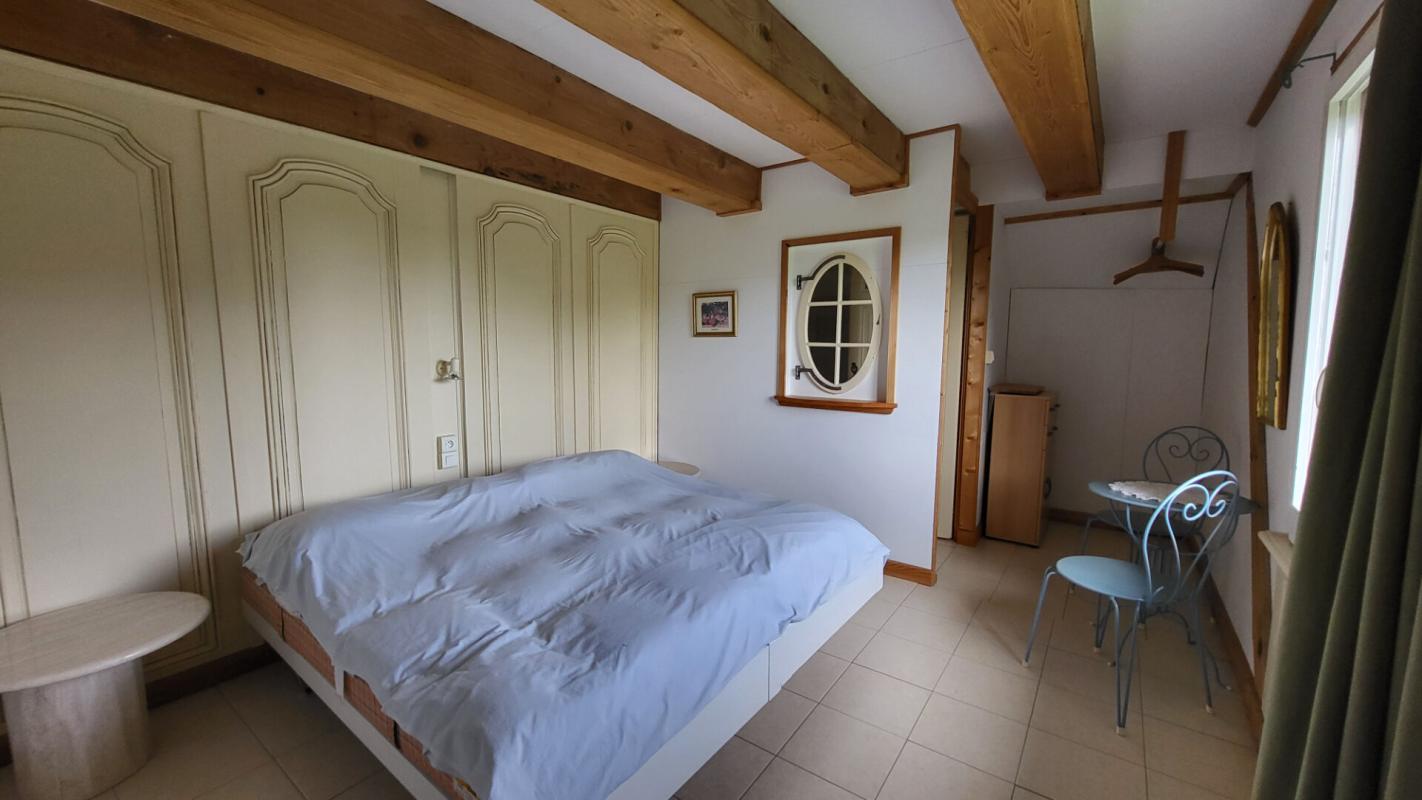 ECHOURGNAC 24410 Maison atypique sur 2 niveaux entre Riberac et Saint Aulaye parcelle de 4ha et un étang 17