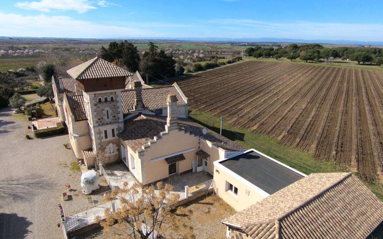 VIAS Domaine de caractère avec gîtes, chambres d'hôtes et parc de 1,7 hectare à Vias 1