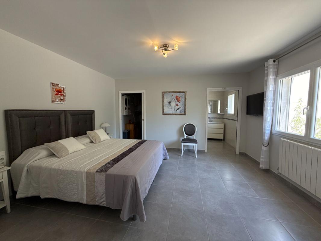 VIAS Domaine de caractère avec gîtes, chambres d'hôtes et parc de 1,7 hectare à Vias 13