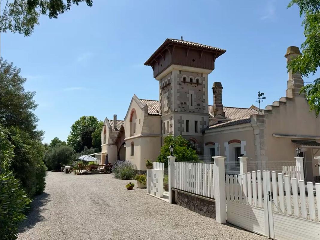 VIAS Domaine de caractère avec gîtes, chambres d'hôtes et parc de 1,7 hectare à Vias 2