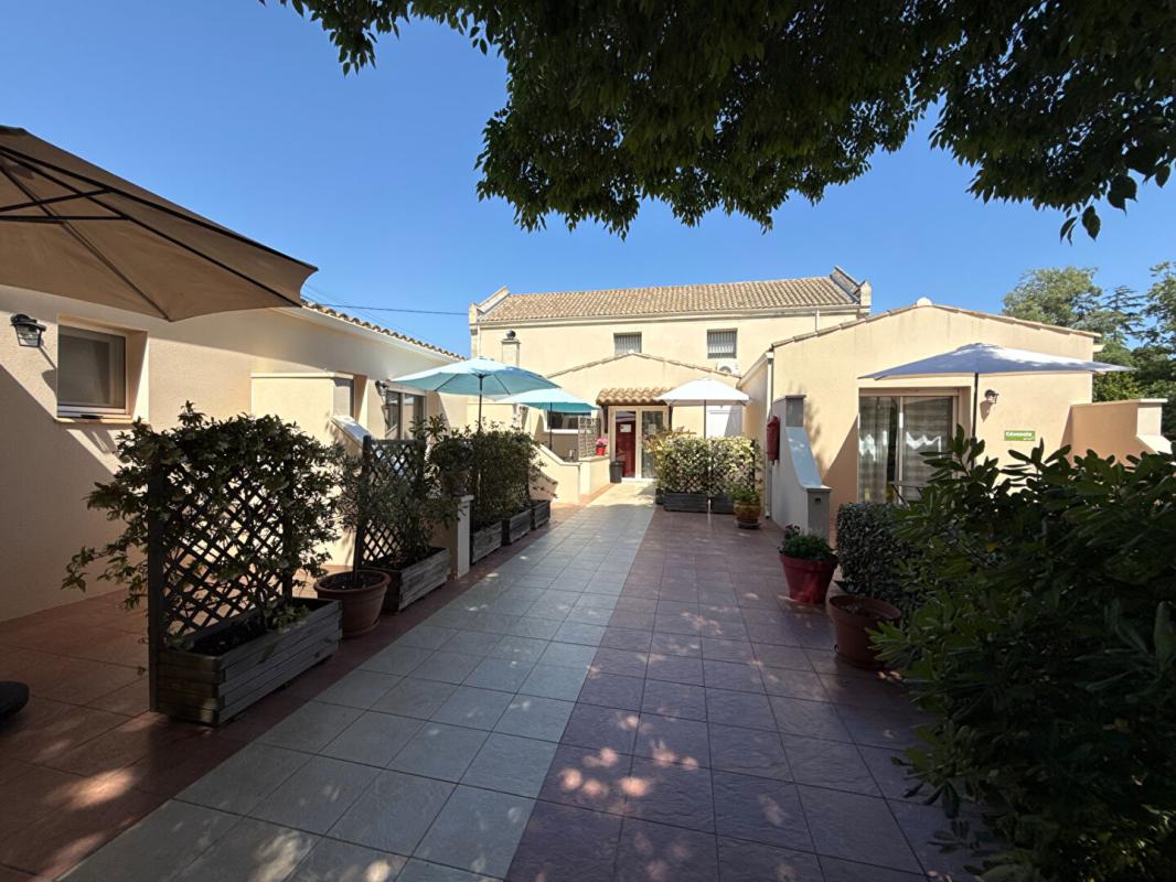 VIAS Domaine de caractère avec gîtes, chambres d'hôtes et parc de 1,7 hectare à Vias 9