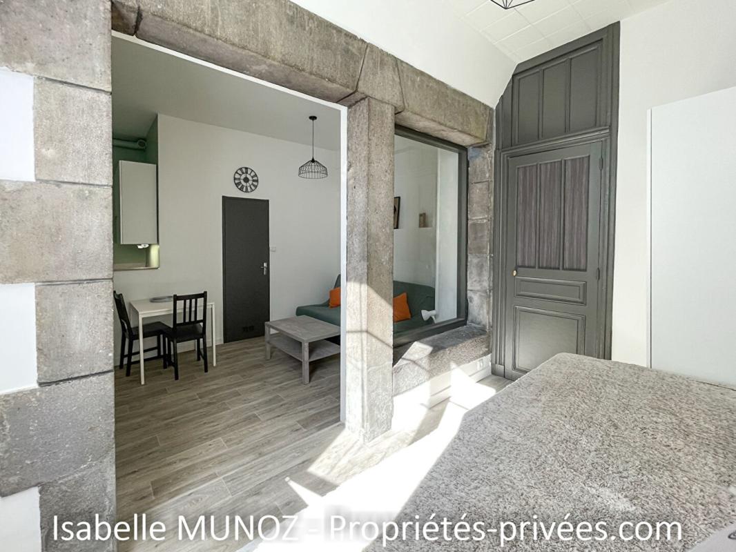 CLERMONT-FERRAND F1bis meublé avec charme de l'ancien A louer 8