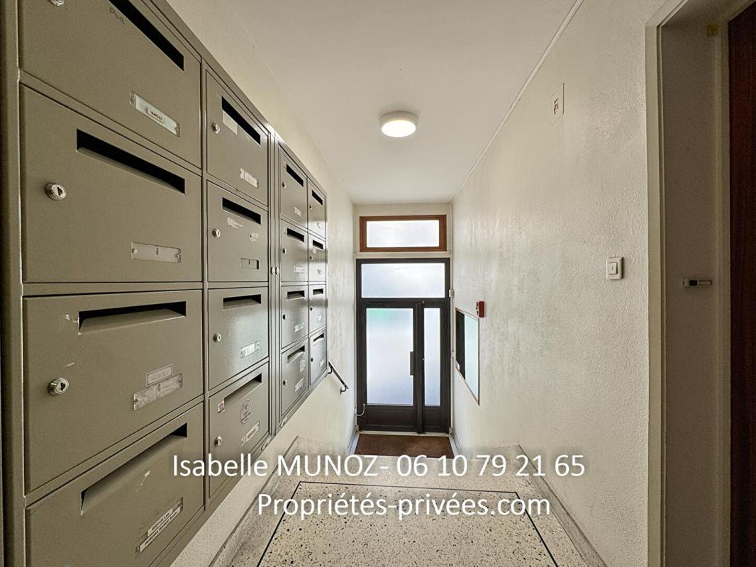CLERMONT-FERRAND lot de 2 appartements F1 let F2 à Clermont Ferrand, les Carmes 11