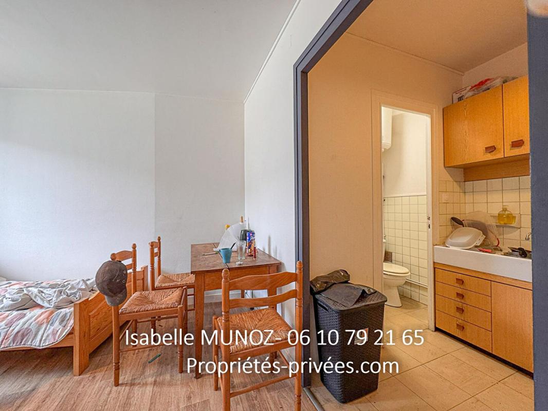 CLERMONT-FERRAND lot de 2 appartements F1 let F2 à Clermont Ferrand, les Carmes 7