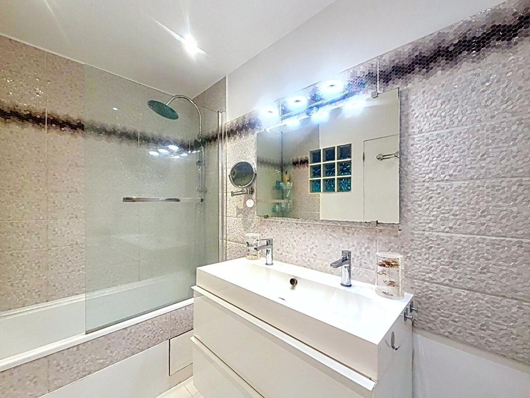 LE PECQ Appartement 3 pièces de 67.62 m2 - balcon- parking- cave 11