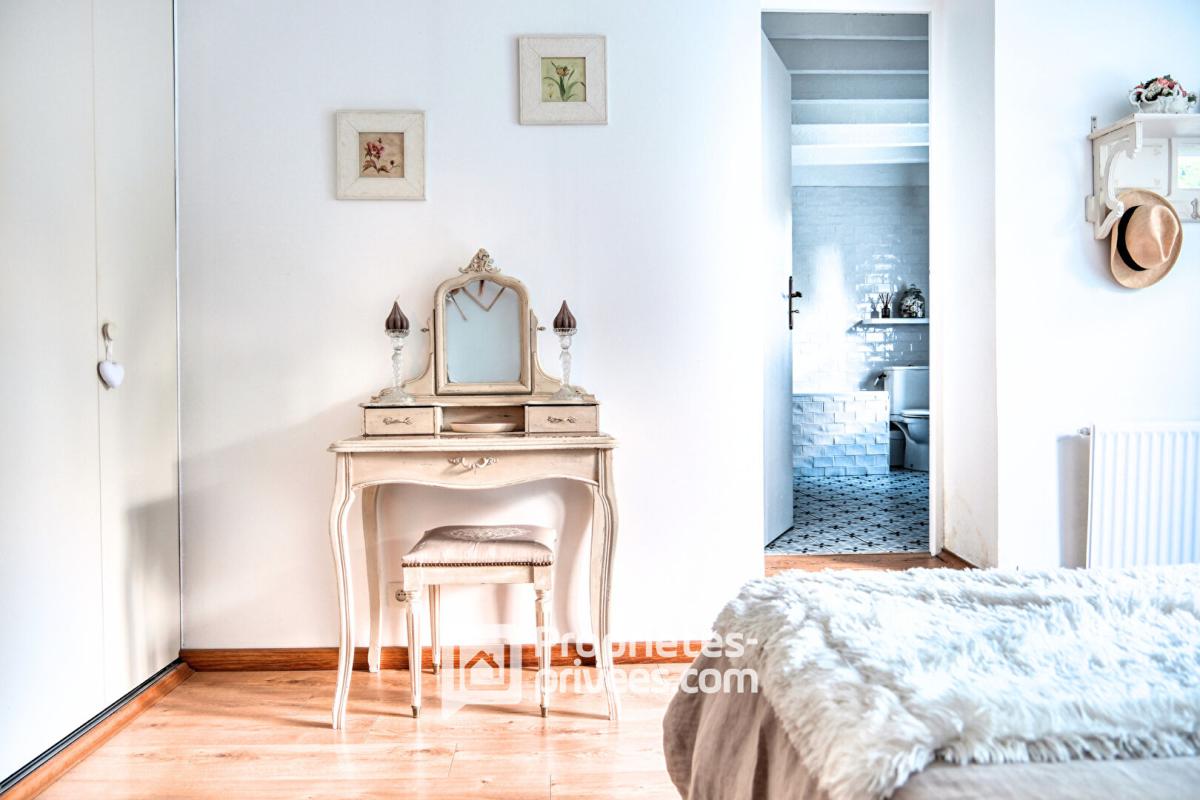 LIMOURS Bien de caractère et sa pièce de vie façon Loft 13