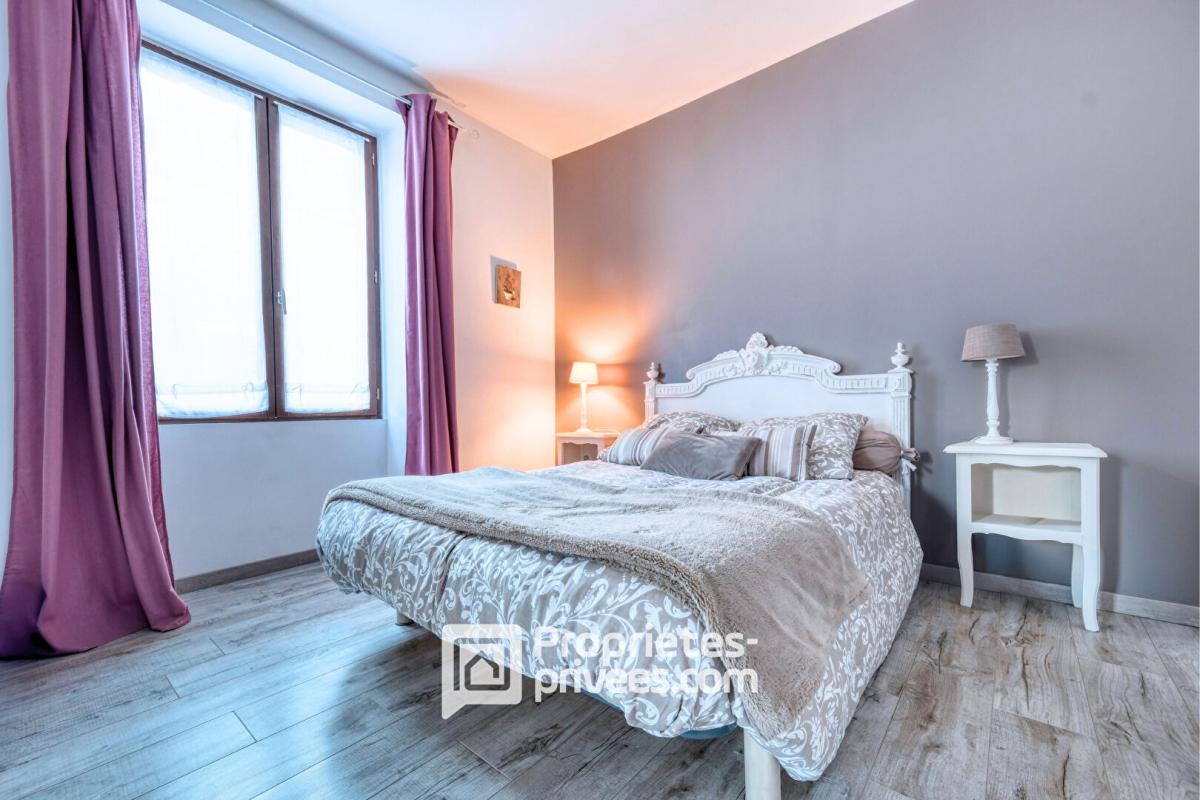 LIMOURS Bien de caractère et sa pièce de vie façon Loft 14