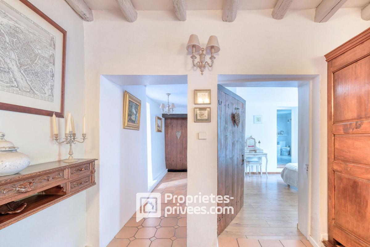 LIMOURS Bien de caractère et sa pièce de vie façon Loft 15