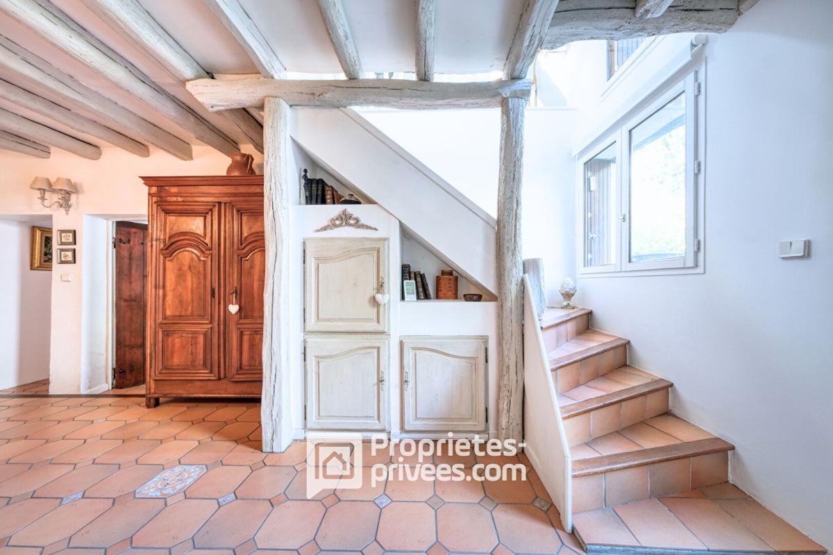 LIMOURS Bien de caractère et sa pièce de vie façon Loft 16