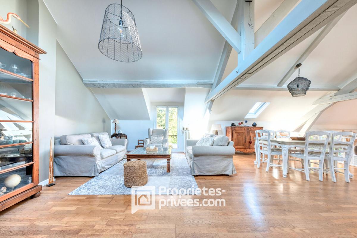 LIMOURS Bien de caractère et sa pièce de vie façon Loft 7