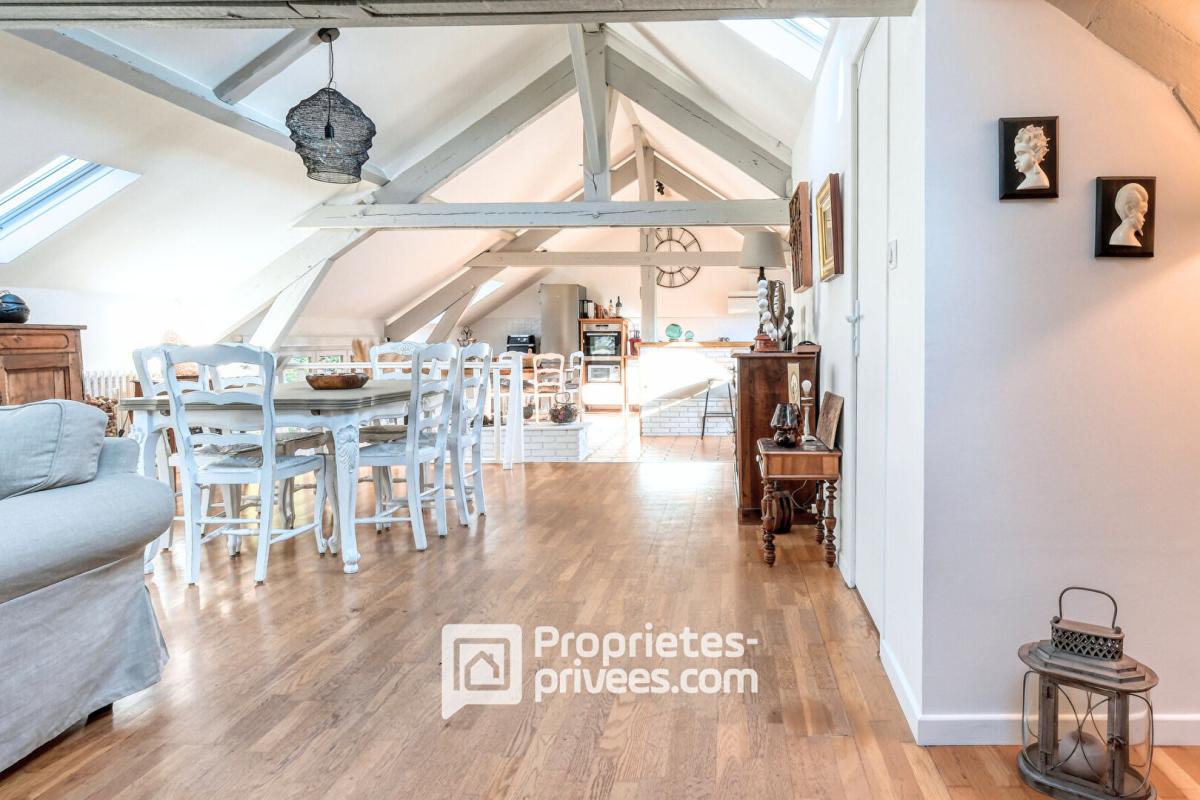 LIMOURS Bien de caractère et sa pièce de vie façon Loft 8