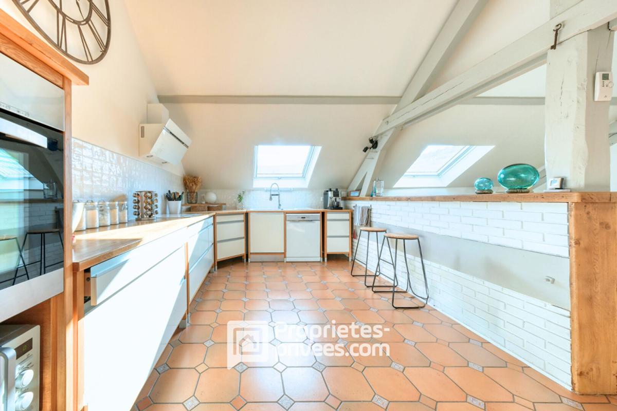 LIMOURS Bien de caractère et sa pièce de vie façon Loft 9