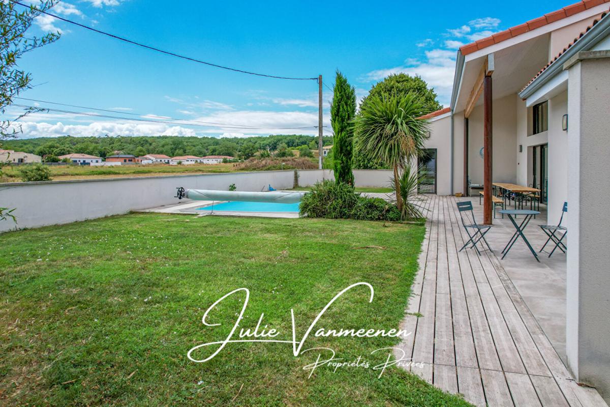 PLAISANCE-DU-TOUCH Plaisance-du-Touch 31880 - Maison contemporaine 210 m2 + T2 indépendant - Piscine - Garage 48 m2 4