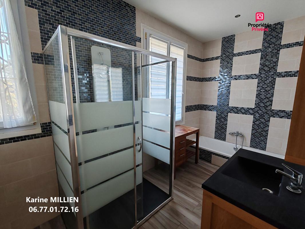 IVRY-LA-BATAILLE IVRY LA BATAILLE 27540 Maison individuelle avec véranda chauffée - 1 étage - 4 chambres - Double garage - Quart port - Piscine Hors Sol Chauffée - Terrain d'env. 3300 m²  - 468000  HAI 11