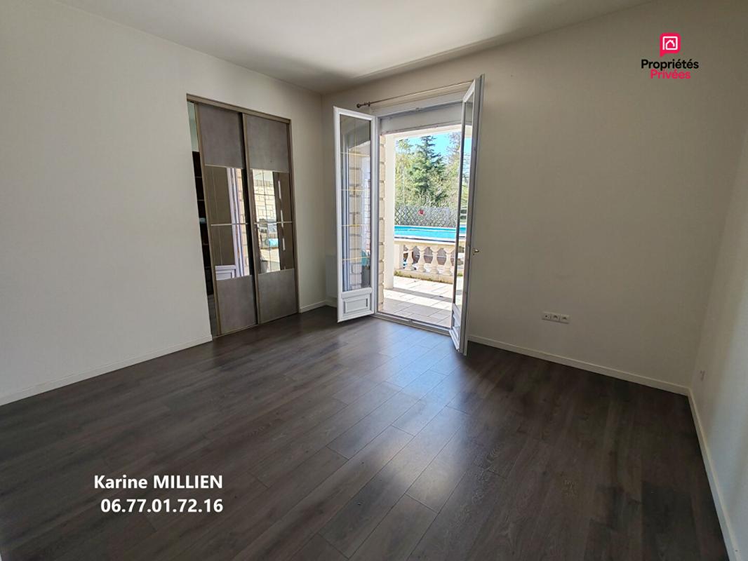 IVRY-LA-BATAILLE IVRY LA BATAILLE 27540 Maison individuelle avec véranda chauffée - 1 étage - 4 chambres - Double garage - Quart port - Piscine Hors Sol Chauffée - Terrain d'env. 3300 m²  - 468000  HAI 12