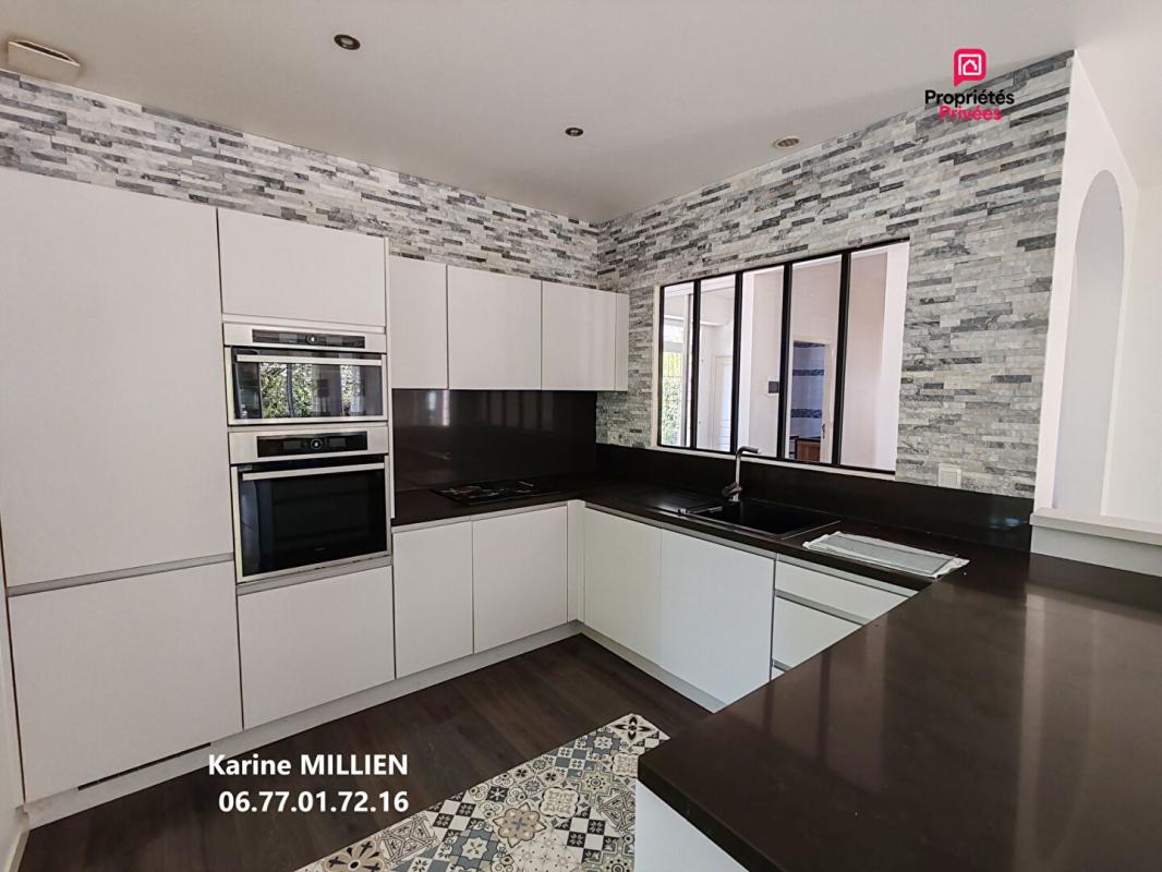 IVRY-LA-BATAILLE IVRY LA BATAILLE 27540 Maison individuelle avec véranda chauffée - 1 étage - 4 chambres - Double garage - Quart port - Piscine Hors Sol Chauffée - Terrain d'env. 3300 m²  - 468000  HAI 9