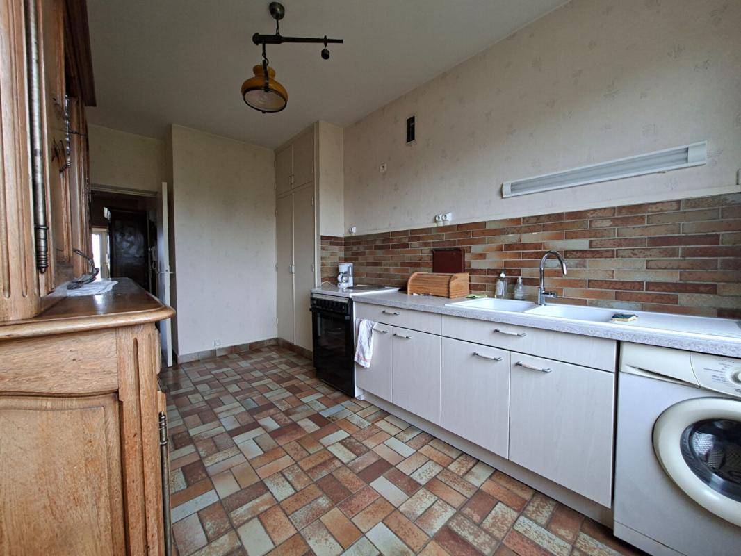 MONTCEAU-LES-MINES Appartement Montceau Les Mines 5 pièce(s) 108.5 m2 10