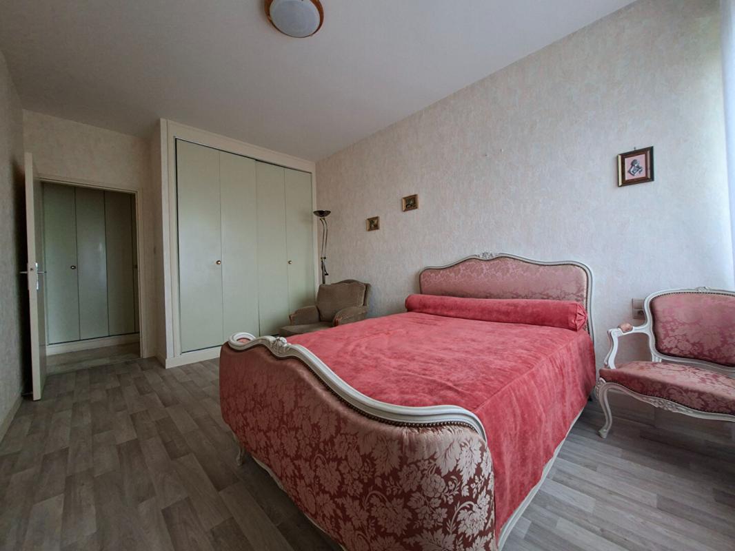 MONTCEAU-LES-MINES Appartement Montceau Les Mines 5 pièce(s) 108.5 m2 11